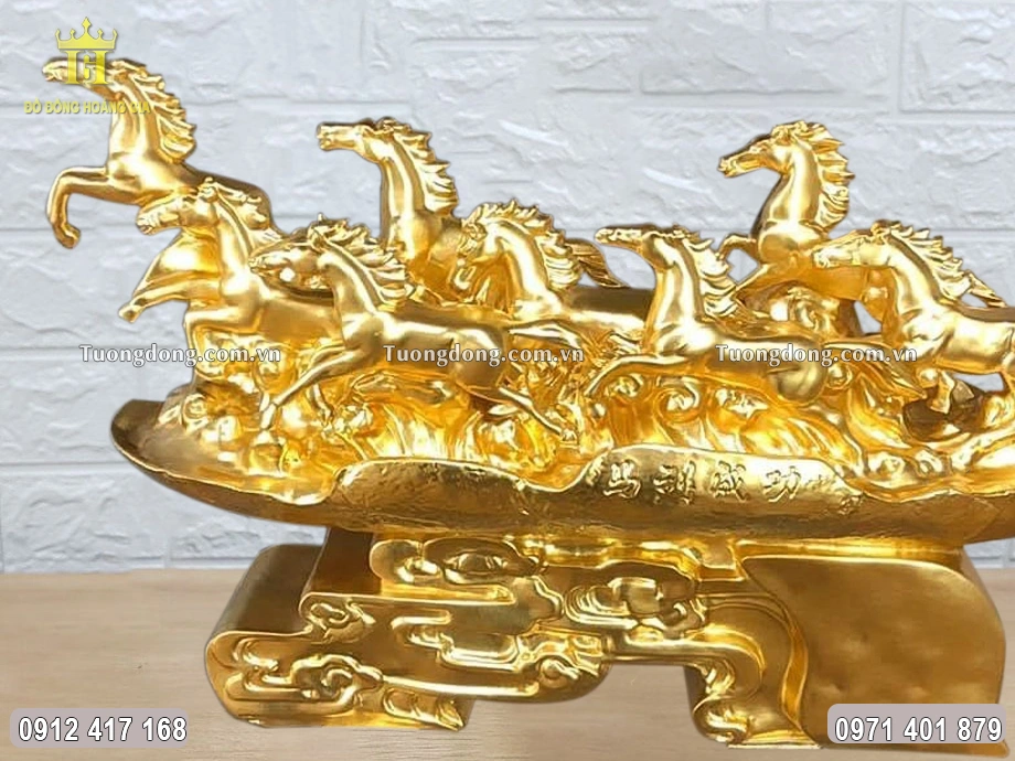 Ngựa được đúc theo dáng phi nước đại về báo tin vui